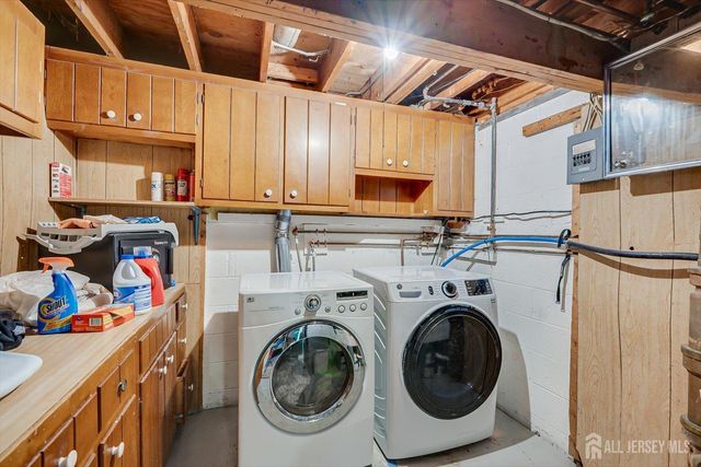 27 Eileen Way, Edison, NJ 08837