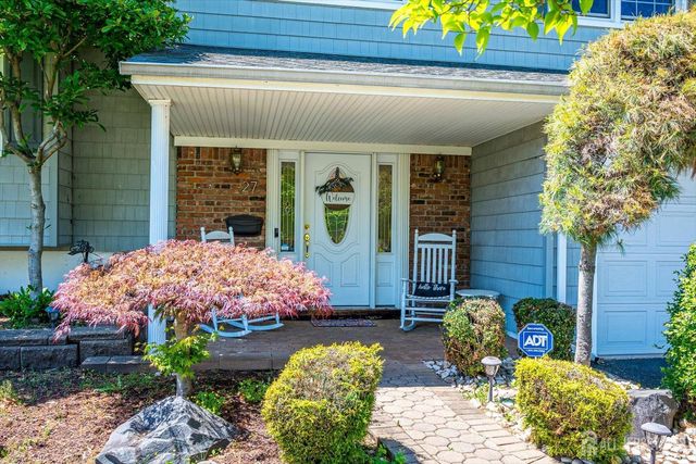 27 Eileen Way, Edison, NJ 08837