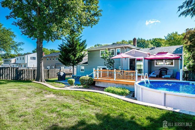 27 Eileen Way, Edison, NJ 08837