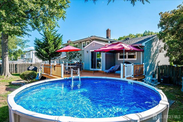 27 Eileen Way, Edison, NJ 08837