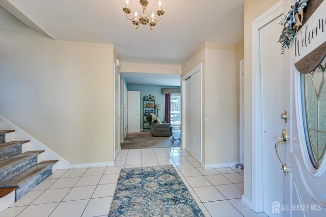 27 Eileen Way, Edison, NJ 08837