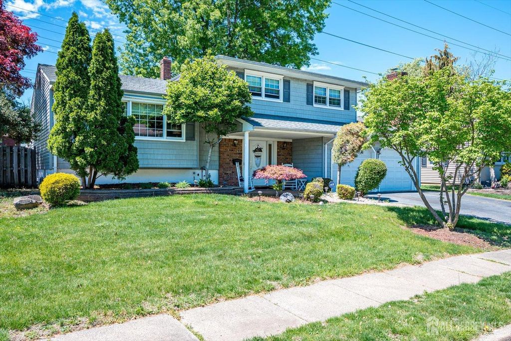 27 Eileen Way, Edison, NJ 08837