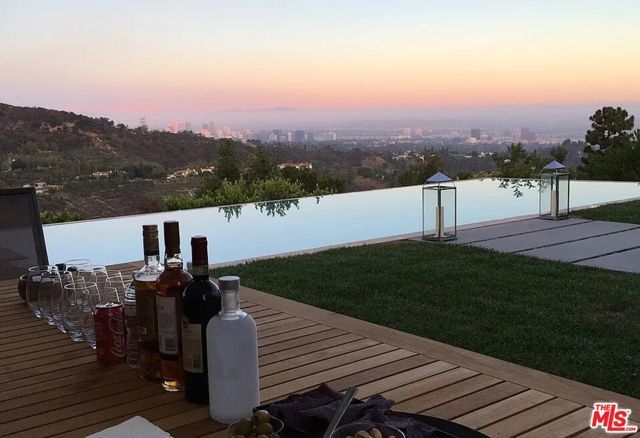 2528 Westridge Road, Los Angeles, CA 90049