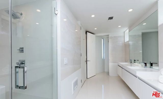 2528 Westridge Road, Los Angeles, CA 90049