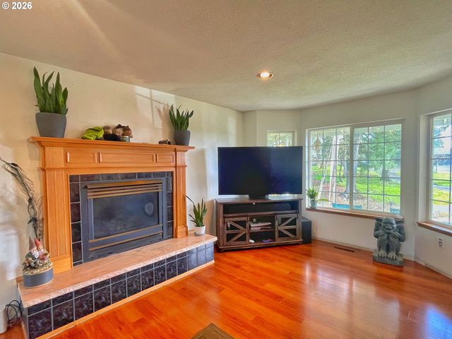 455 GREY CLIFFS Dr, St Helens, OR 97051