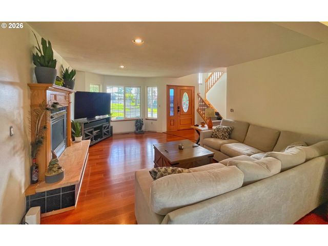 455 GREY CLIFFS Dr, St Helens, OR 97051