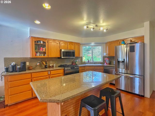 455 GREY CLIFFS Dr, St Helens, OR 97051