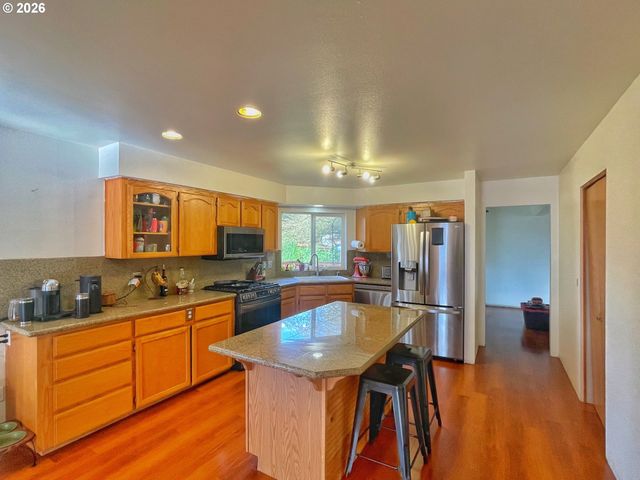 455 GREY CLIFFS Dr, St Helens, OR 97051