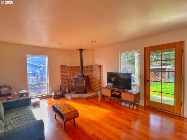 455 GREY CLIFFS Dr, St Helens, OR 97051