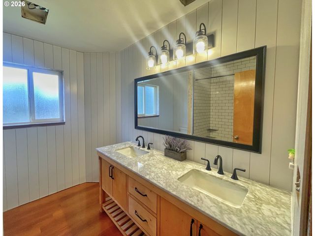 455 GREY CLIFFS Dr, St Helens, OR 97051