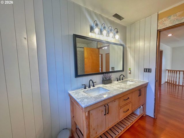 455 GREY CLIFFS Dr, St Helens, OR 97051