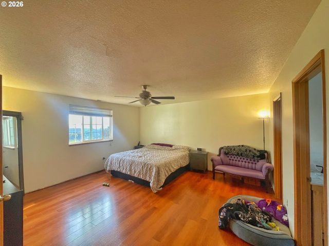 455 GREY CLIFFS Dr, St Helens, OR 97051