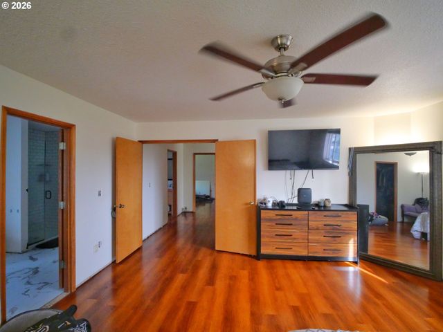 455 GREY CLIFFS Dr, St Helens, OR 97051