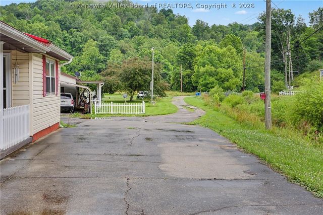 11 Birch Hollow Road, Barboursville, WV 25504