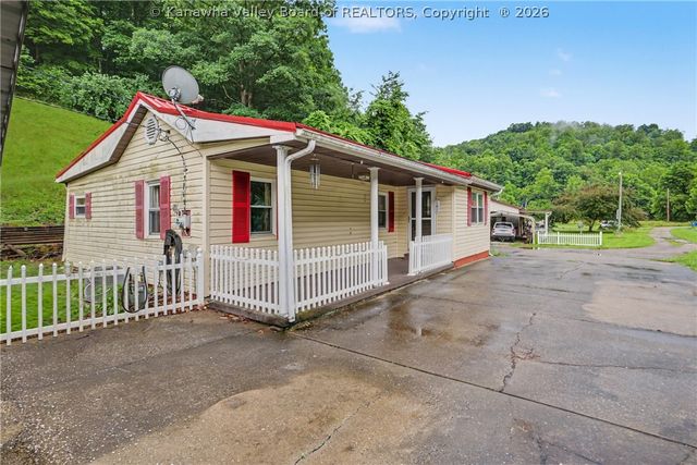 11 Birch Hollow Road, Barboursville, WV 25504