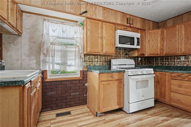 11 Birch Hollow Road, Barboursville, WV 25504