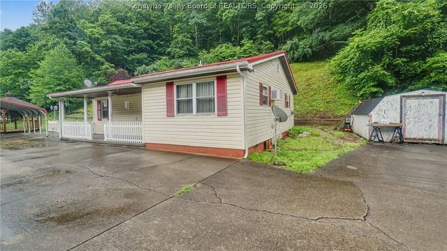 11 Birch Hollow Road, Barboursville, WV 25504