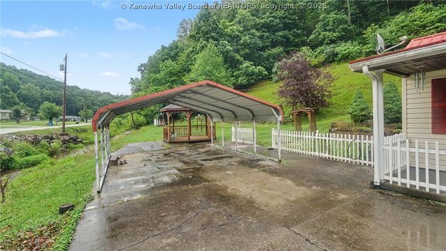 11 Birch Hollow Road, Barboursville, WV 25504