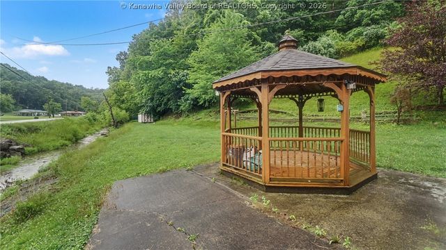 11 Birch Hollow Road, Barboursville, WV 25504