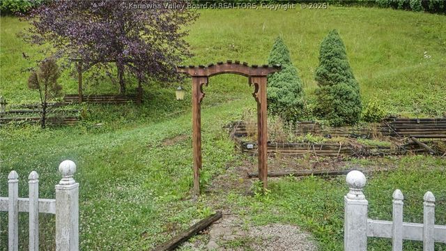 11 Birch Hollow Road, Barboursville, WV 25504