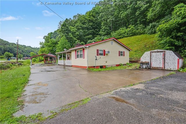 11 Birch Hollow Road, Barboursville, WV 25504