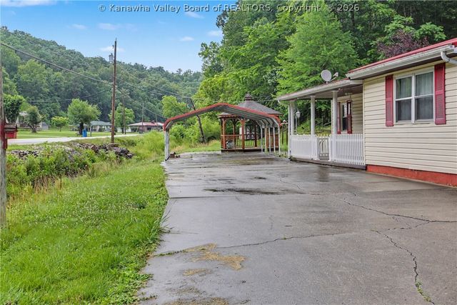 11 Birch Hollow Road, Barboursville, WV 25504