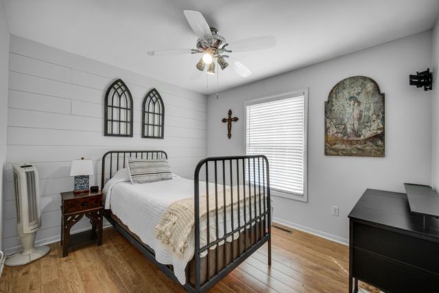950 Port Circle, Hobart, IN 46342