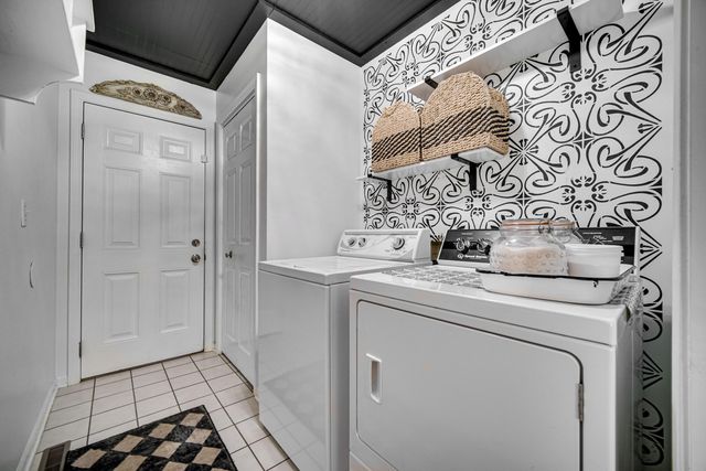 950 Port Circle, Hobart, IN 46342