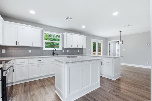 2001 Sawgrass Drive, Little Rock, AR 72212