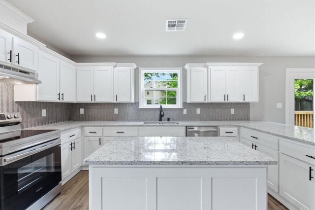 2001 Sawgrass Drive, Little Rock, AR 72212