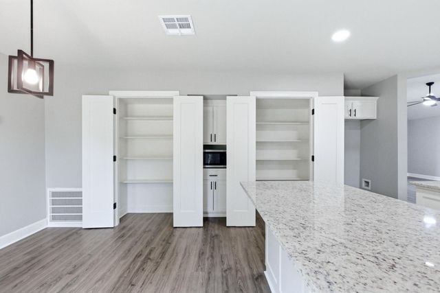 2001 Sawgrass Drive, Little Rock, AR 72212