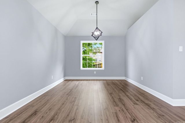 2001 Sawgrass Drive, Little Rock, AR 72212