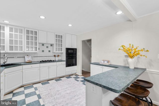 2126 GOLF COURSE DR, Reston, VA 20191