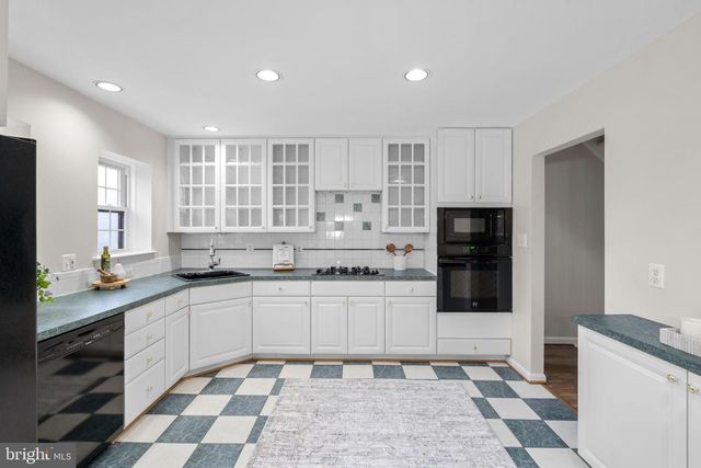 2126 GOLF COURSE DR, Reston, VA 20191