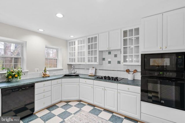 2126 GOLF COURSE DR, Reston, VA 20191