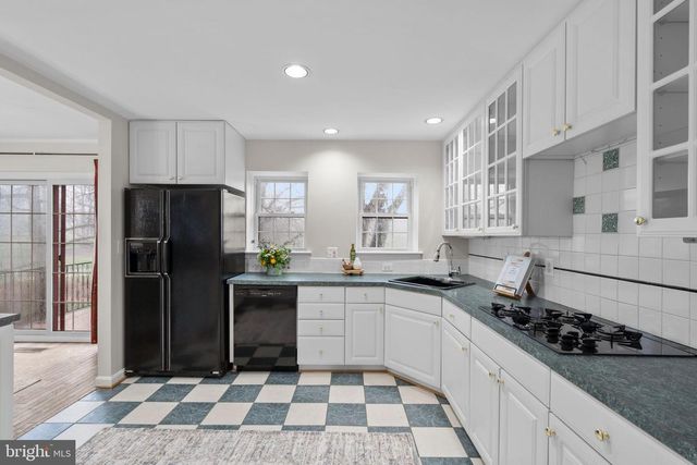 2126 GOLF COURSE DR, Reston, VA 20191