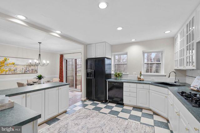 2126 GOLF COURSE DR, Reston, VA 20191