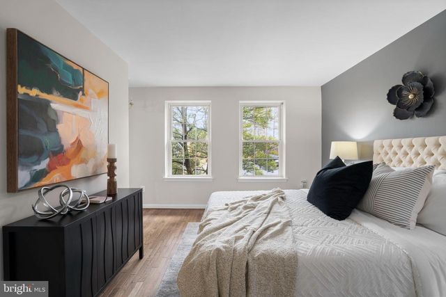 2126 GOLF COURSE DR, Reston, VA 20191