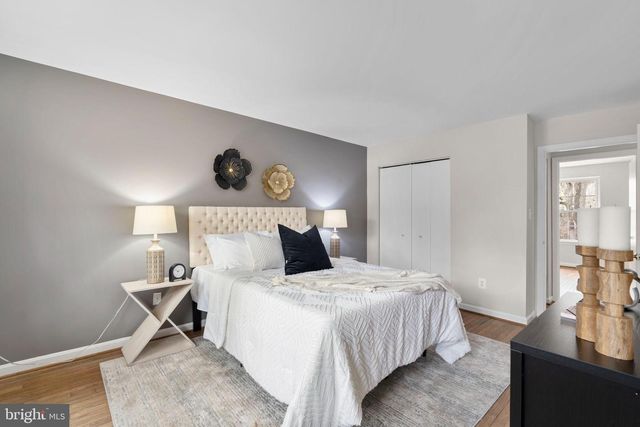 2126 GOLF COURSE DR, Reston, VA 20191