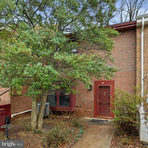 2126 GOLF COURSE DR, Reston, VA 20191
