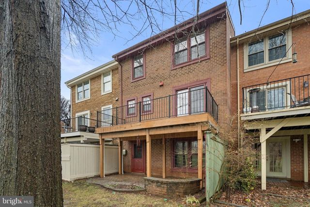 2126 GOLF COURSE DR, Reston, VA 20191