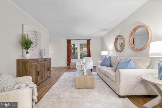 2126 GOLF COURSE DR, Reston, VA 20191