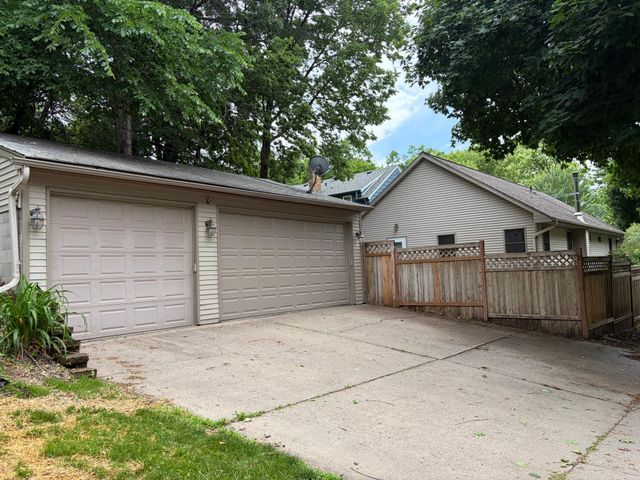 2417 Bourne Avenue, Saint Paul, MN 55108