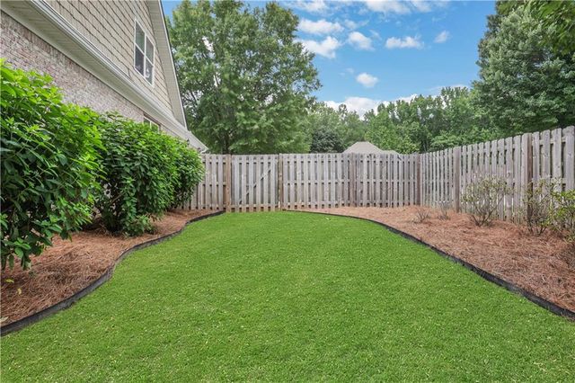 910 Windsor Creek Drive, Grayson, GA 30017