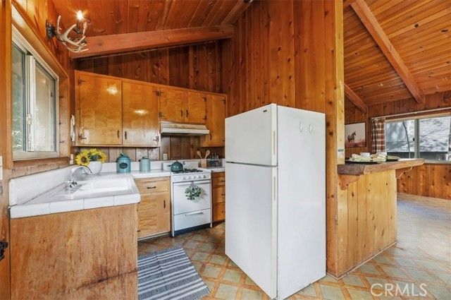 768 Deer, Crestline, CA 92325