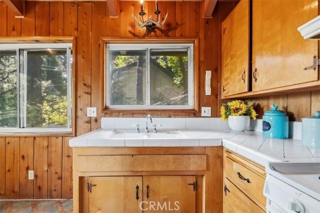 768 Deer, Crestline, CA 92325