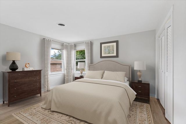 10206 S Saint Louis Avenue, Evergreen Park, IL 60805