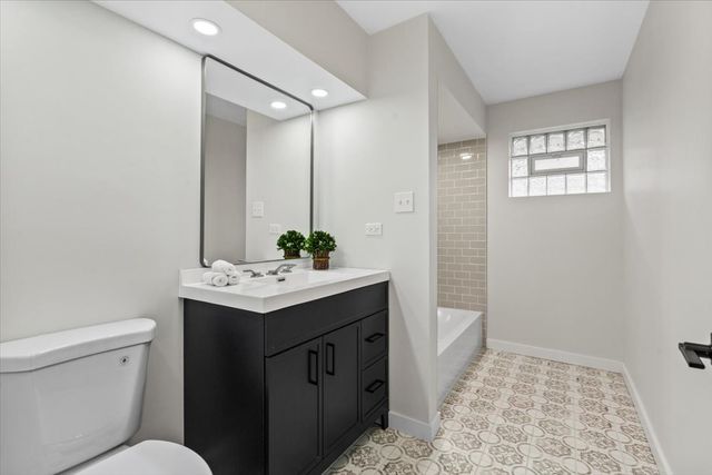 10206 S Saint Louis Avenue, Evergreen Park, IL 60805