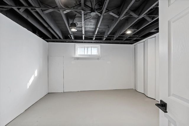 10206 S Saint Louis Avenue, Evergreen Park, IL 60805