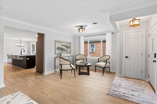 10206 S Saint Louis Avenue, Evergreen Park, IL 60805